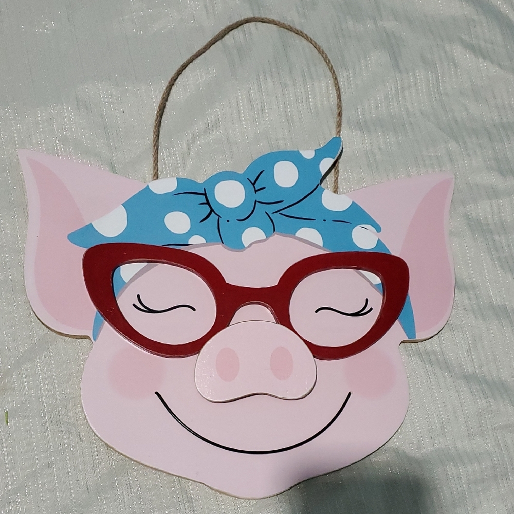 Lady Pig With Glasses Decorative Sign